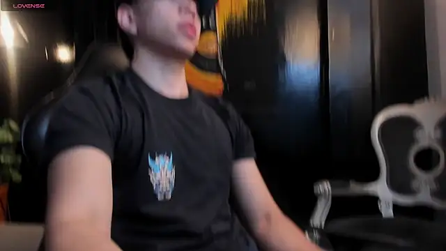 Snapshot of Eryonbradley chatting on 11-29-25, 11:24 Eryonbradley online show from 11-29-25, 11:24