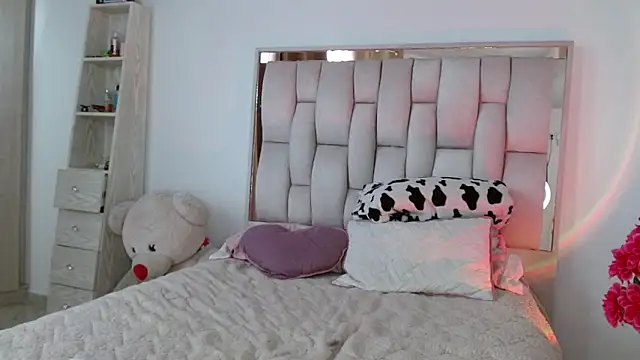 Snapshot of Ayleen_m chatting on 11-12-25, 07:24 Ayleen m online show from 11-12-25, 07:24