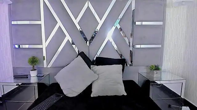 MonzerratBoyer online show from 04-06-26, 07:04