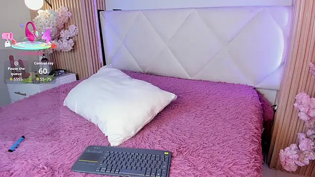 veronica hill  online show from 03-25-26, 03:12