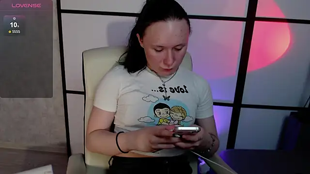 Snapshot of Katherine_reinhart chatting on 09-15-25, 11:32 Katherine reinhart online show from 09-15-25, 11:32