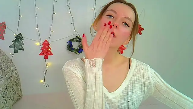 Snapshot of Little_L1ss chatting on 12-16-25, 12:15 Little L1ss online show from 12-16-25, 12:15