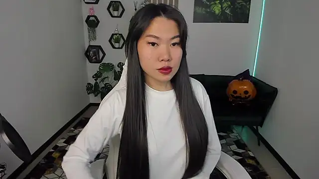 LunaPurrr online show from 10-31-25, 02:23