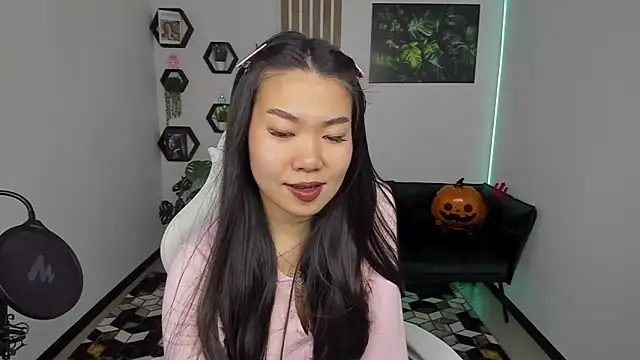 LunaPurrr online show from 11-10-25, 01:15