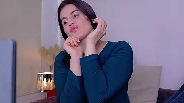 Snapshot of lizdevine chatting on 09-24-25, 03:04 lizdevine online show from 09-24-25, 03:04