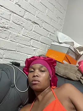 Snapshot of BaddestAss22 chatting on 12-19-25, 06:48 BaddestAss22 online show from 12-19-25, 06:48