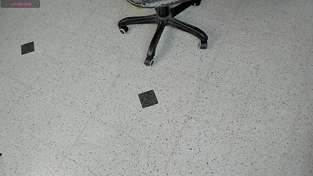 Snapshot of JamesDeker chatting on 10-22-25, 08:08 JamesDeker online show from 10-22-25, 08:08