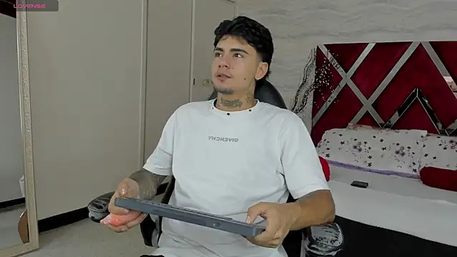 Snapshot of JamesDeker chatting on 10-24-25, 08:05 JamesDeker online show from 10-24-25, 08:05