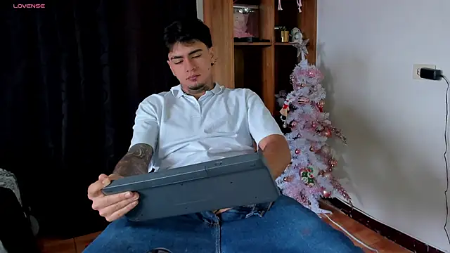 Snapshot of JamesDeker chatting on 12-22-25, 03:53 JamesDeker online show from 12-22-25, 03:53