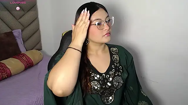 Snapshot of heluejamil chatting on 10-29-25, 12:29 heluejamil online show from 10-29-25, 12:29