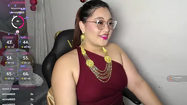 Snapshot of heluejamil chatting on 11-18-25, 08:02 heluejamil online show from 11-18-25, 08:02