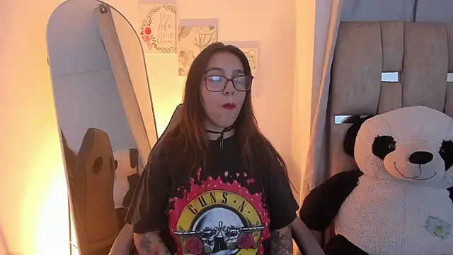 Snapshot of JulianaCarter chatting on 11-15-25, 07:54 JulianaCarter online show from 11-15-25, 07:54