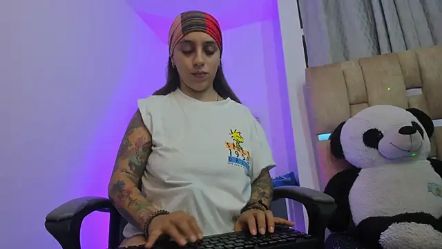 Snapshot of JulianaCarter chatting on 11-30-25, 03:05 JulianaCarter online show from 11-30-25, 03:05