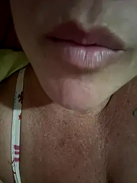 Snapshot of MaluLemos chatting on 09-25-25, 10:52 MaluLemos online show from 09-25-25, 10:52