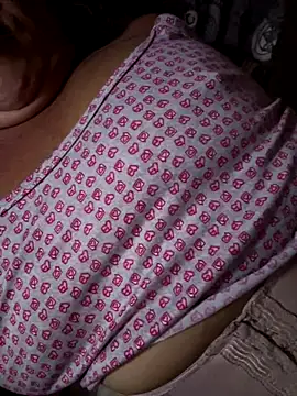 Snapshot of MaluLemos chatting on 10-29-25, 04:20 MaluLemos online show from 10-29-25, 04:20