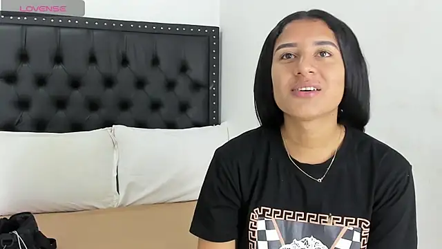 Snapshot of ScarlettVell chatting on 09-09-25, 05:45 ScarlettVell online show from 09-09-25, 05:45