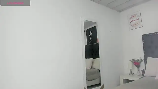 Snapshot of ScarlettVell chatting on 09-20-25, 04:19 ScarlettVell online show from 09-20-25, 04:19