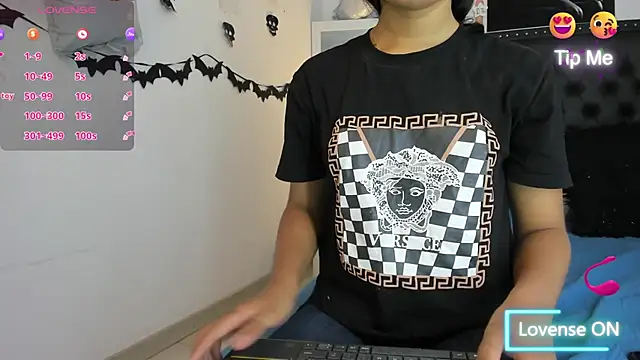 Snapshot of ScarlettVell chatting on 10-10-25, 06:51 ScarlettVell online show from 10-10-25, 06:51