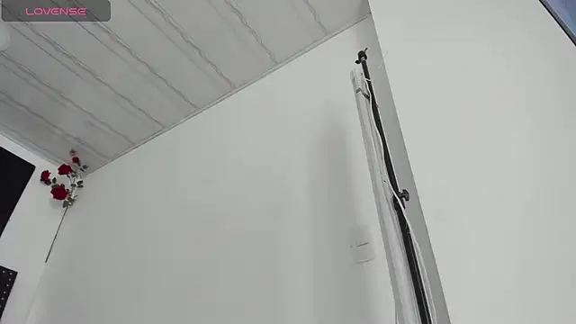 Snapshot of ScarlettVell chatting on 10-15-25, 07:47 ScarlettVell online show from 10-15-25, 07:47