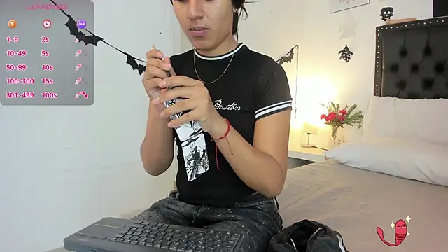 Snapshot of ScarlettVell chatting on 10-22-25, 07:02 ScarlettVell online show from 10-22-25, 07:02