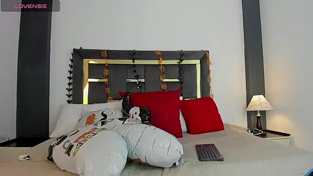 Snapshot of ScarlettVell chatting on 10-24-25, 07:21 ScarlettVell online show from 10-24-25, 07:21