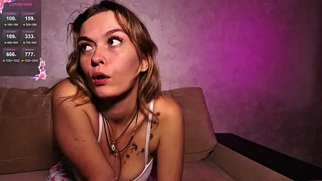 Snapshot of DemonaCast chatting on 09-12-25, 09:04 DemonaCast online show from 09-12-25, 09:04