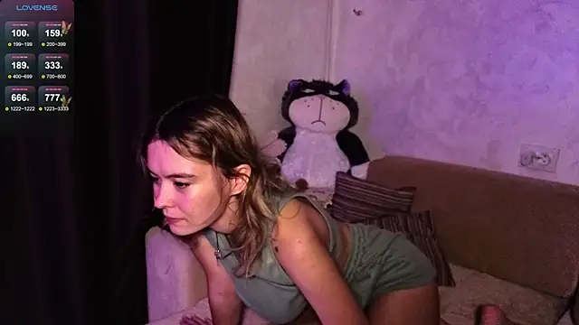 Snapshot of DemonaCast chatting on 10-04-25, 07:45 DemonaCast online show from 10-04-25, 07:45