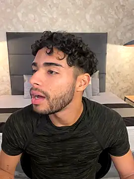 Snapshot of RaphaelDufort chatting on 11-08-25, 11:58 RaphaelDufort online show from 11-08-25, 11:58