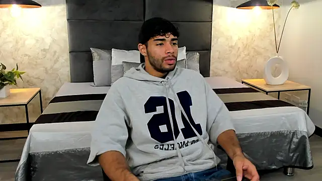 Snapshot of RaphaelDufort chatting on 11-18-25, 11:37 RaphaelDufort online show from 11-18-25, 11:37