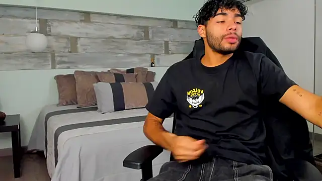 Snapshot of RaphaelDufort chatting on 12-16-25, 05:51 RaphaelDufort online show from 12-16-25, 05:51