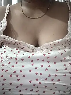 Snapshot of Raj-Rani01 chatting on 10-17-25, 10:23 Raj-Rani01 online show from 10-17-25, 10:23