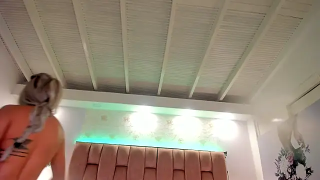 aishathornee online show from 04-21-26, 01:42