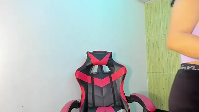 Raven Rouge  online show from 10-05-25, 04:44