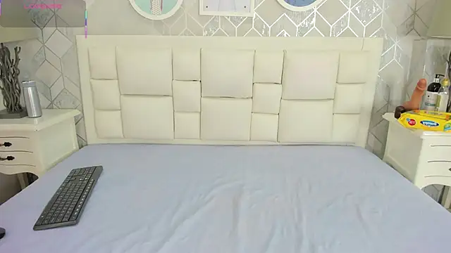 naia cox online show from 03-26-26, 03:45