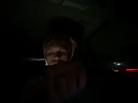 Snapshot of XanderOzzz chatting on 11-02-25, 04:26 XanderOzzz online show from 11-02-25, 04:26