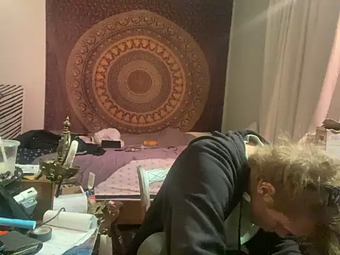 Snapshot of XanderOzzz chatting on 11-17-25, 08:20 XanderOzzz online show from 11-17-25, 08:20