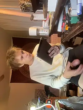 Snapshot of XanderOzzz chatting on 11-19-25, 09:15 XanderOzzz online show from 11-19-25, 09:15