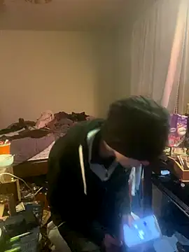 Snapshot of XanderOzzz chatting on 12-14-25, 12:32 XanderOzzz online show from 12-14-25, 12:32