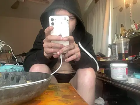 Snapshot of XanderOzzz chatting on 12-17-25, 02:45 XanderOzzz online show from 12-17-25, 02:45