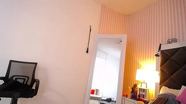 ViictoriaJones  online show from 10-27-25, 01:15