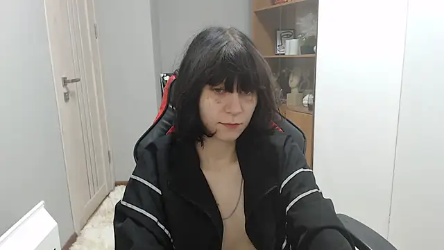 TinaQuiin online show from 10-20-25, 08:04