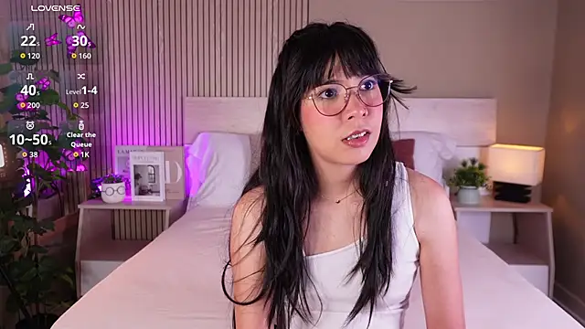aprilqueenie online show from 06-26-26, 07:40