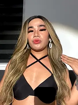 Malia Nicole online show from 10-13-25, 01:55