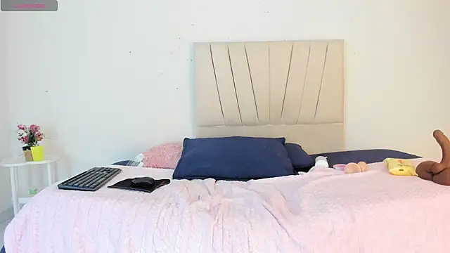  Miaa khalifa  online show from 04-25-26, 01:41