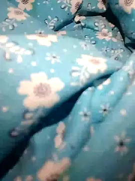 Snapshot of Cuthira chatting on 09-20-25, 02:12 Cuthira online show from 09-20-25, 02:12