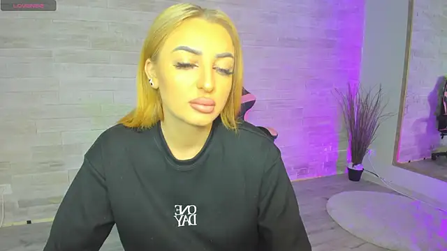 Lexi Blazee online show from 10-21-25, 06:25