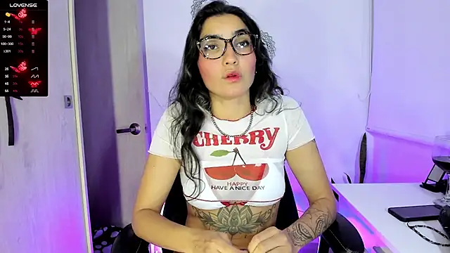 Snapshot of bella_thorne3 chatting on 09-20-25, 12:55 bella thorne3 online show from 09-20-25, 12:55