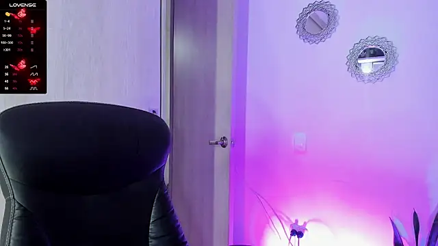 Snapshot of bella_thorne3 chatting on 11-19-25, 11:05 bella thorne3 online show from 11-19-25, 11:05