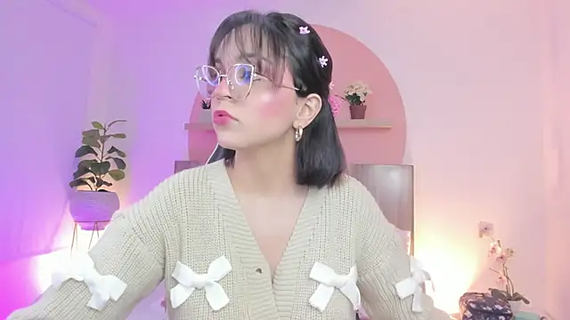 Clara Luu online show from 04-12-26, 03:00