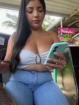 Snapshot of Isaa-Sweet chatting on 05-15-26, 04:36 Isaa-Sweet online show from 05-15-26, 04:36